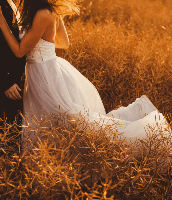 Pourquoi la romance aime autant détourner les codes du mariage