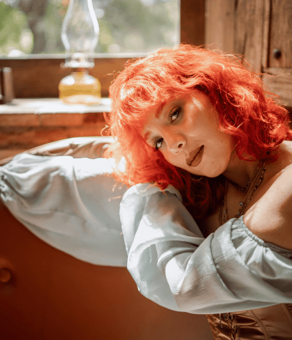 Comprendre le succès de la cosy romantasy