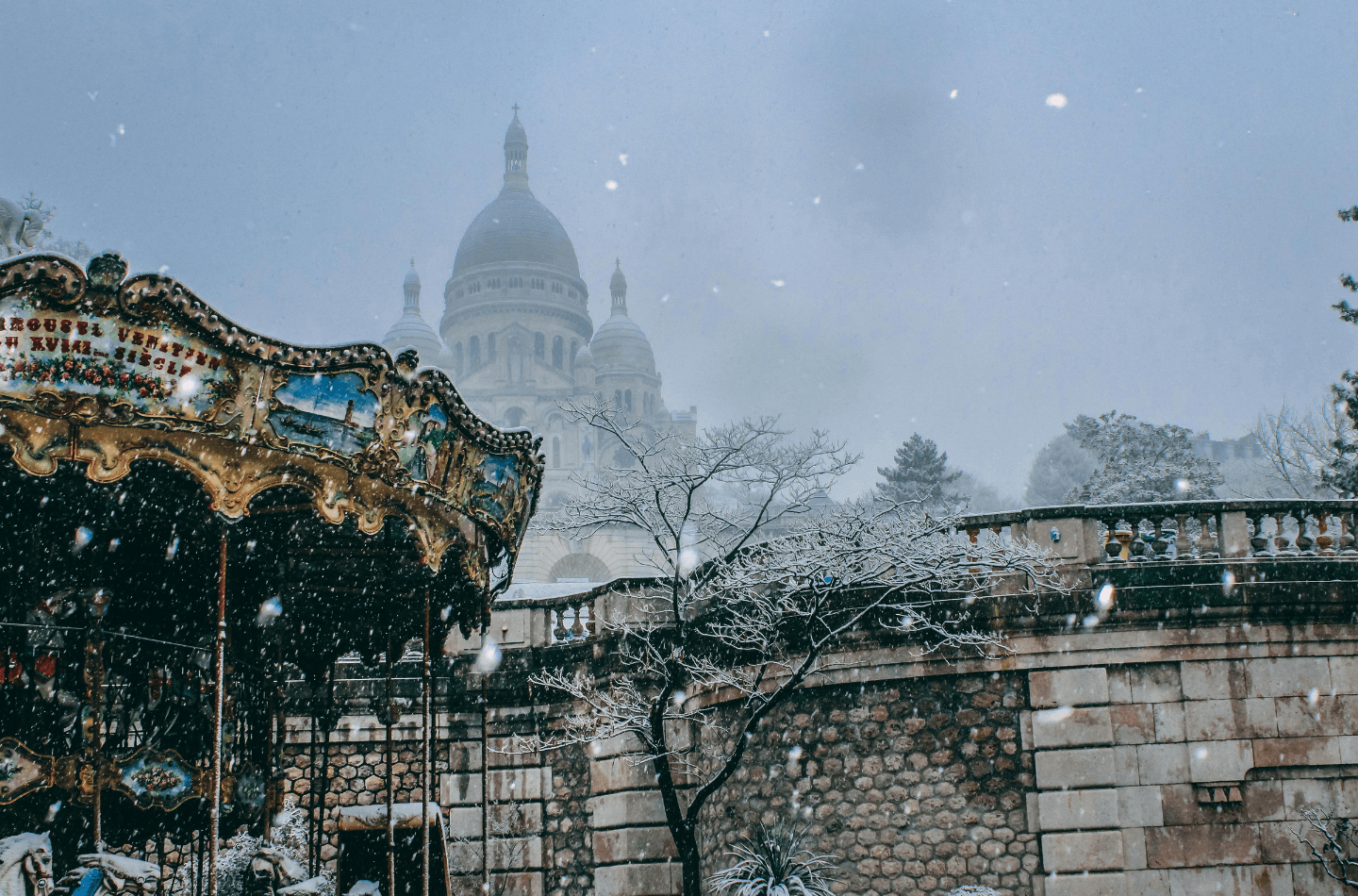 Le décor de Paris sous la neige dans les romances